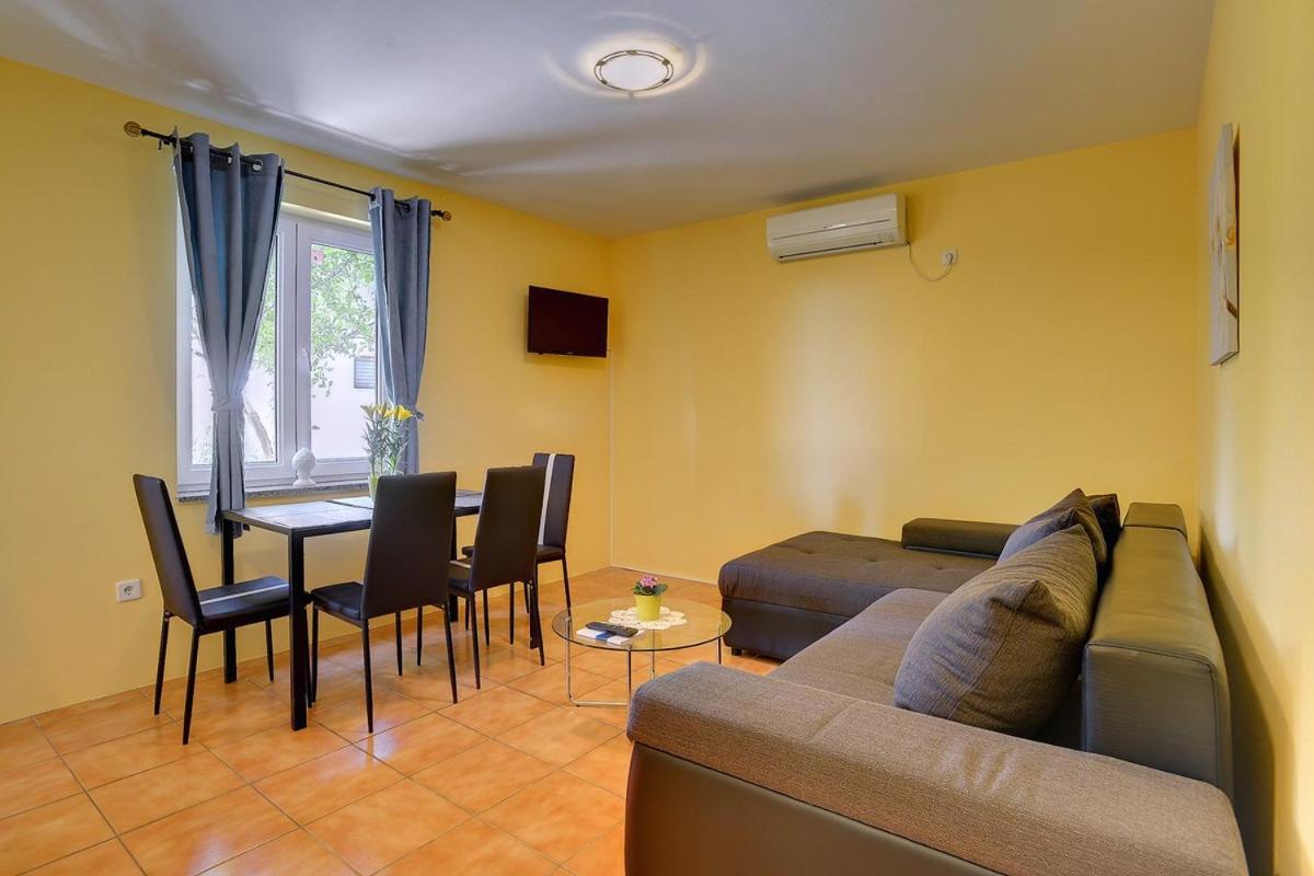 Apartments Puntica Ližnjan Buitenkant foto